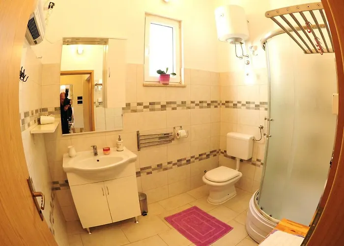 Green Garden Apartment